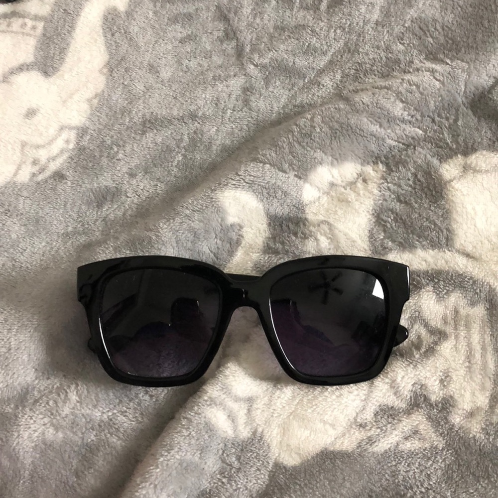 Sunglasses in black